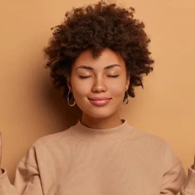 Wie man Pickel und Akne reduziert