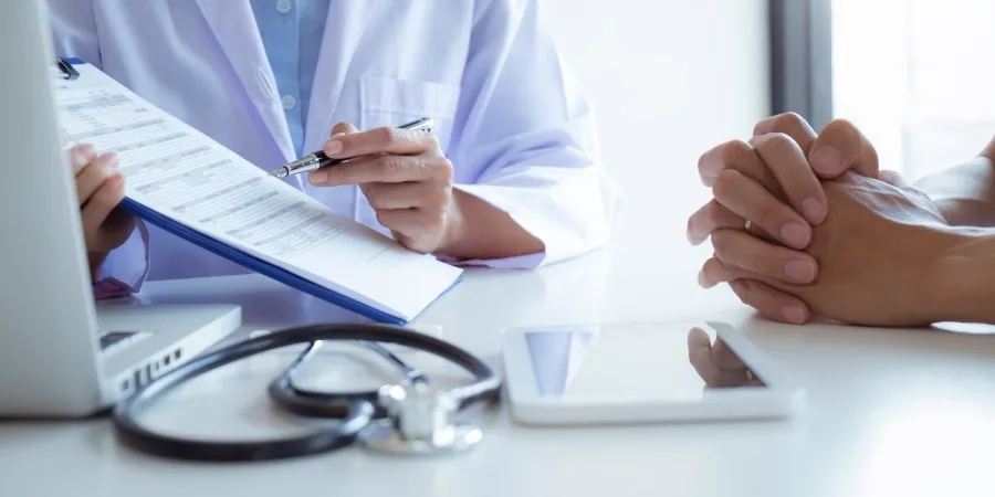 Remèdes et conseils pour prévenir les vomissements et les nausées - image